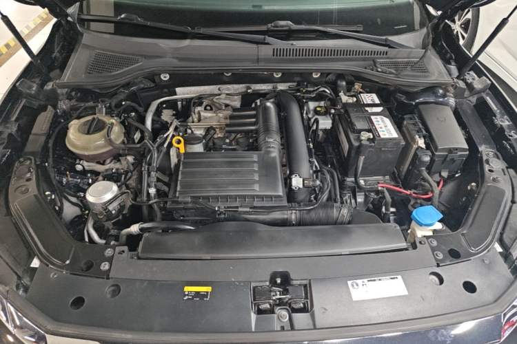 Used Volkswagen Passat 2020 Revised Version 280TSI Business Edition China VI Standard Engine Bay