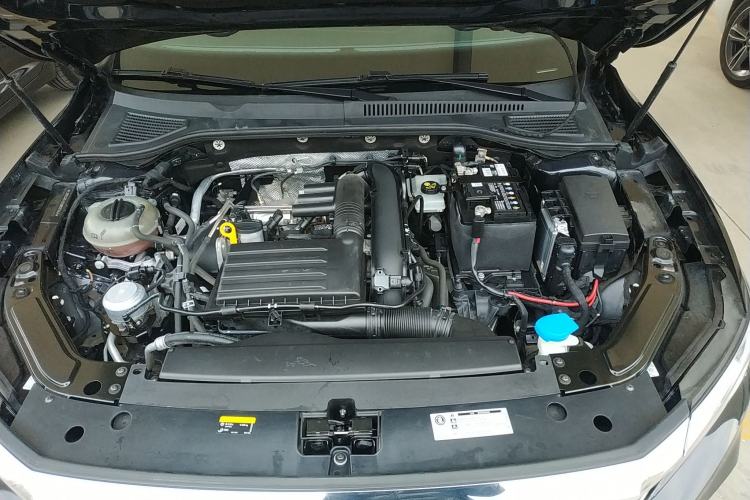 Used Volkswagen Passat 2020 280TSI Elite Edition China VI Standard Engine Bay