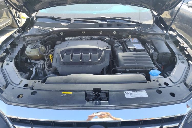 Used Volkswagen Passat 2020 Revised Version 330TSI Luxury Edition China VI Standard Engine Bay