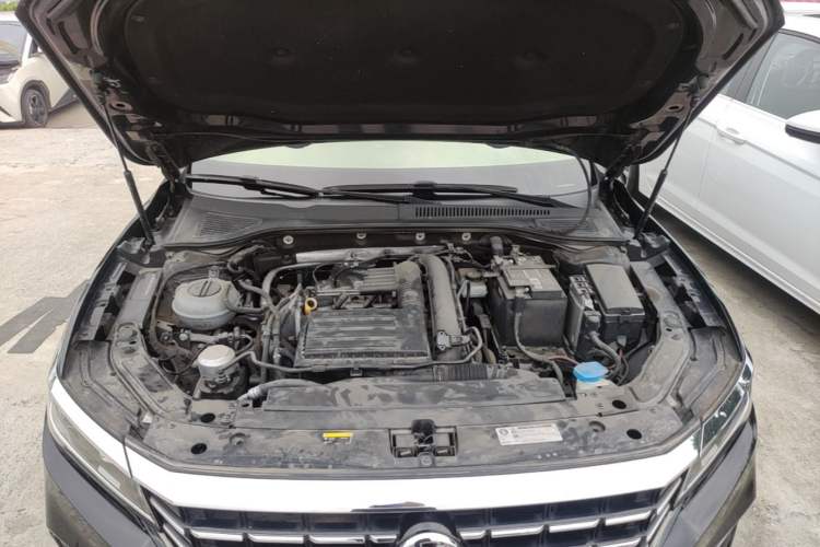 Used Volkswagen Passat 2020 280TSI Business Edition China VI Standard Engine Bay