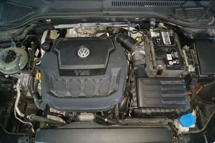 Used Volkswagen Passat 2020 330TSI Luxury Edition China VI Engine Bay