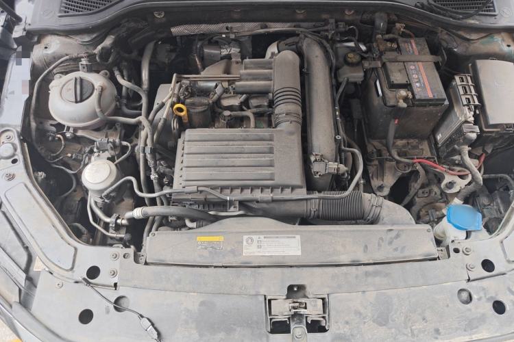 Used Volkswagen Passat 2020 Revised Version 280TSI Business Edition China VI Standard Engine Bay