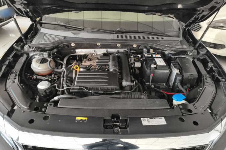 Used Volkswagen Passat 2020 Revised Version 280TSI Business Edition China VI Standard Engine Bay