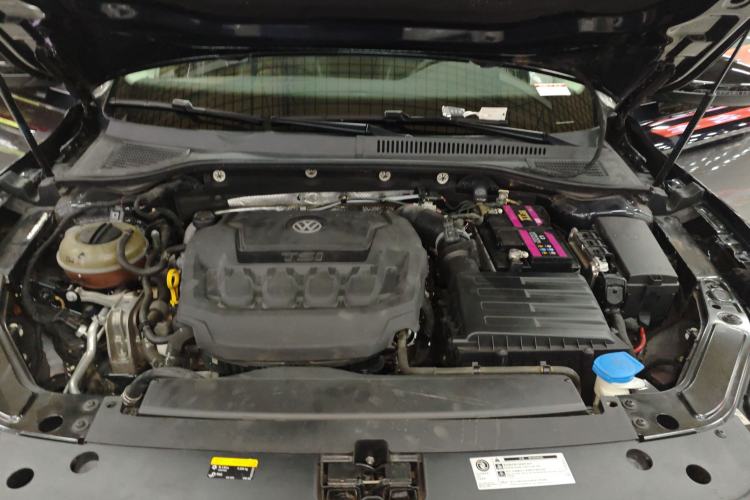Used Volkswagen Passat 2020 330TSI Elite Edition China VI Engine Bay