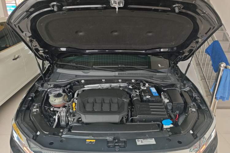 Used Volkswagen Passat 2020 330TSI Elite Edition China VI Engine Bay