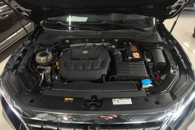 Used Volkswagen Passat 2020 330TSI Luxury Edition China VI Engine Bay