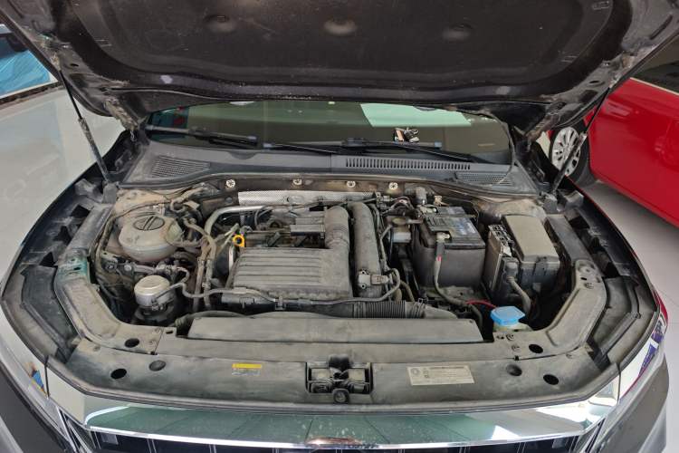 Used Volkswagen Passat 2020 Revised Version 280TSI Business Edition China VI Standard Engine Bay