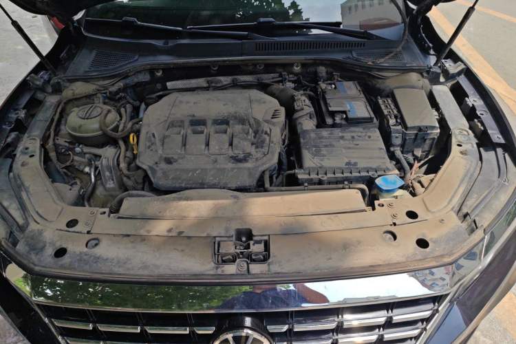 Used Volkswagen Passat 2020 Revised Version 330TSI Luxury Edition China VI Standard Engine Bay
