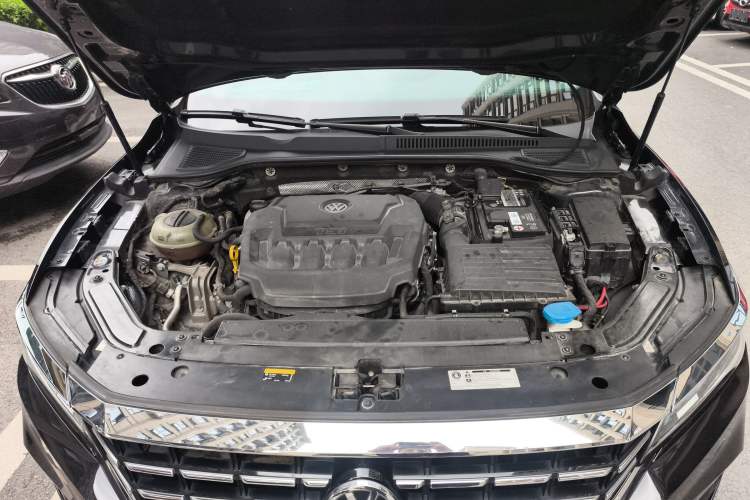 Used Volkswagen Passat 2020 330TSI Elite Edition China VI Engine Bay