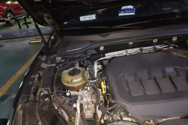 Used Volkswagen Passat 2020 330TSI Elite Edition China VI Engine Bay Right