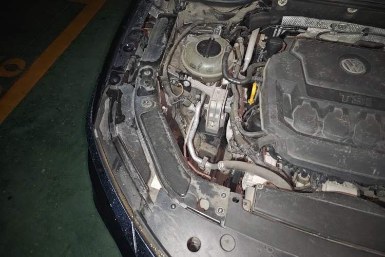 Used Volkswagen Passat 2020 330TSI Elite Edition China VI Engine Bay Right