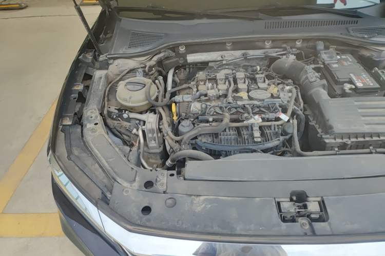 Used Volkswagen Passat 2020 330TSI Luxury Edition China VI Engine Bay Right