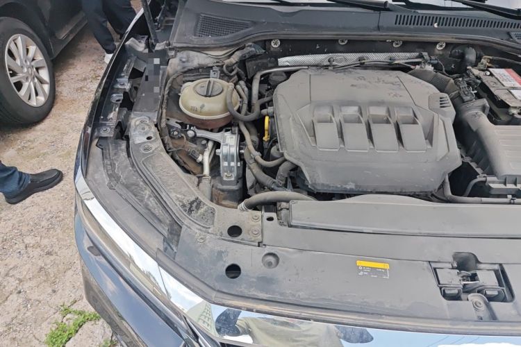 Used Volkswagen Passat 2020 Revised Version 330TSI Luxury Edition China VI Standard Engine Bay Right