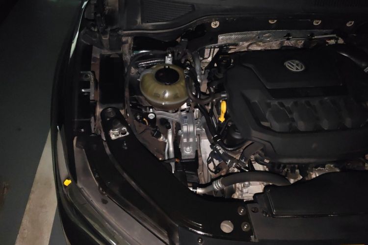 Used Volkswagen Passat 2020 330TSI Luxury Edition China VI Engine Bay Right