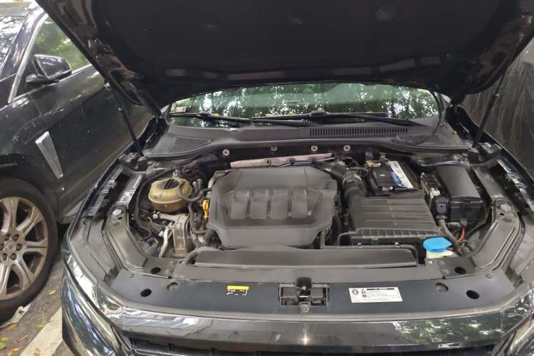 Used Volkswagen Passat 2020 Revised Version 330TSI Luxury Edition China VI Standard Engine Bay Right