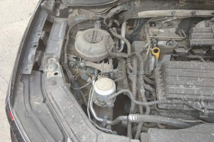 Used Volkswagen Passat 2020 Revised Version 280TSI Business Edition China VI Standard Engine Bay Right