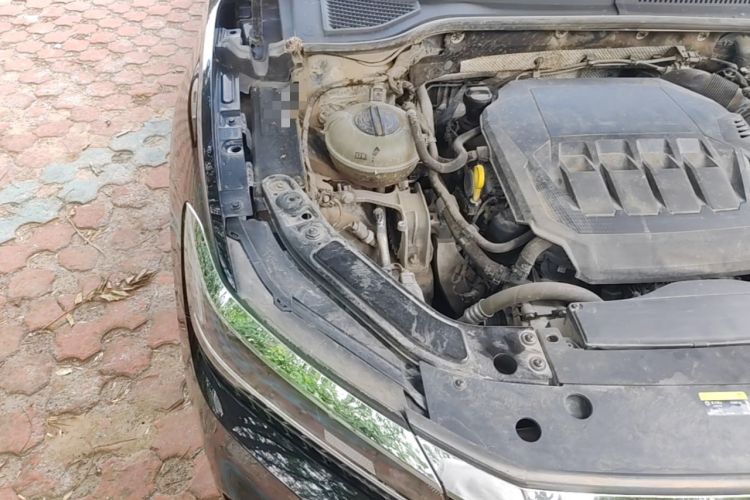 Used Volkswagen Passat 2020 Revised Version 330TSI Luxury Edition China VI Standard Engine Bay Right