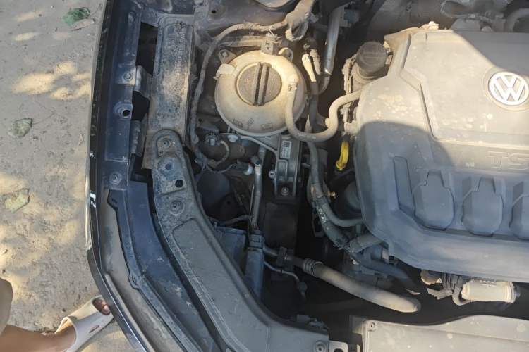 Used Volkswagen Passat 2020 Revised Version 330TSI Luxury Edition China VI Standard Engine Bay Right