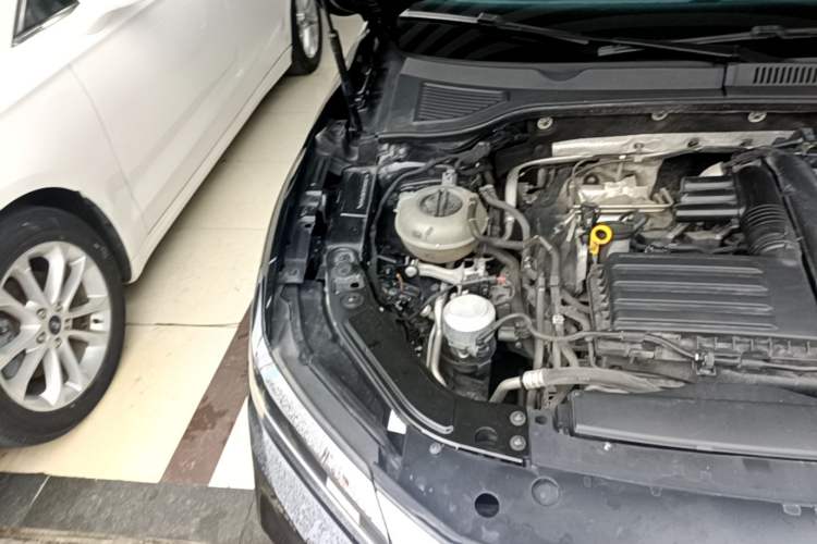 Used Volkswagen Passat 2020 Revised Version 280TSI Business Edition China VI Standard Engine Bay Right