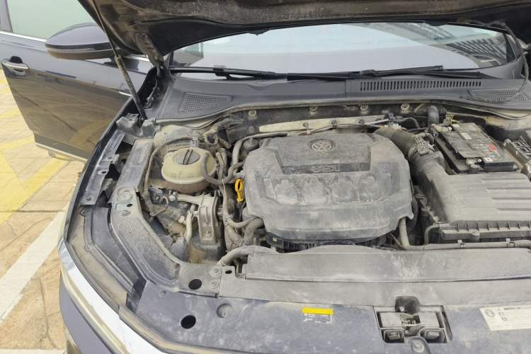 Used Volkswagen Passat 2020 330TSI Luxury Edition China VI Engine Bay Right