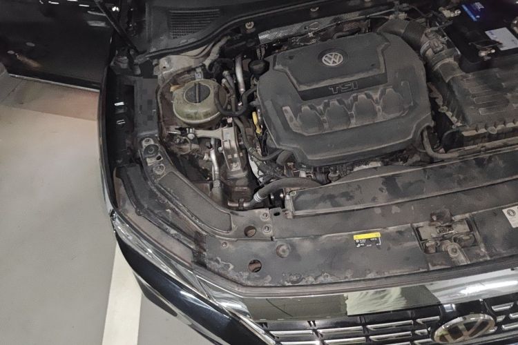 Used Volkswagen Passat 2020 330TSI Luxury Edition China VI Engine Bay Right
