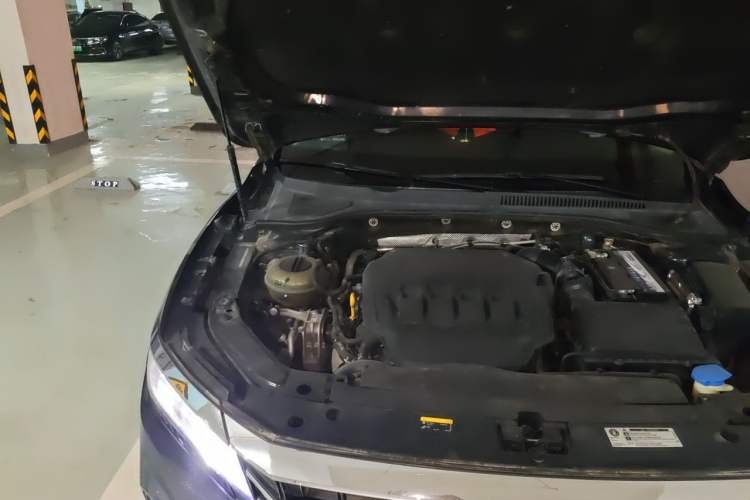 Used Volkswagen Passat 2020 Revised Version 330TSI Luxury Edition China VI Standard Engine Bay Right