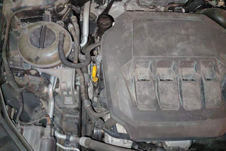 Used Volkswagen Passat 2020 Revised Version 330TSI Luxury Edition China VI Standard Engine Bay Right