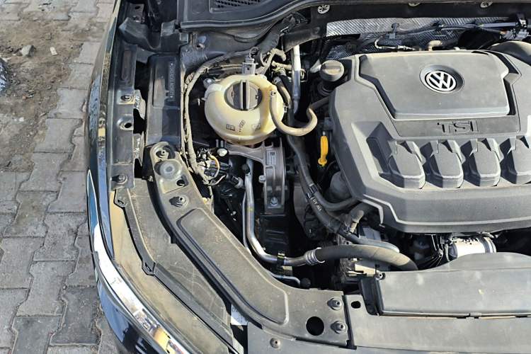 Used Volkswagen Passat 2020 330TSI Elite Edition China VI Engine Bay Right