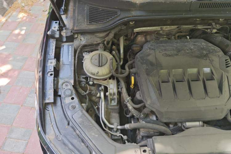 Used Volkswagen Passat 2020 330TSI Elite Edition China VI Engine Bay Right
