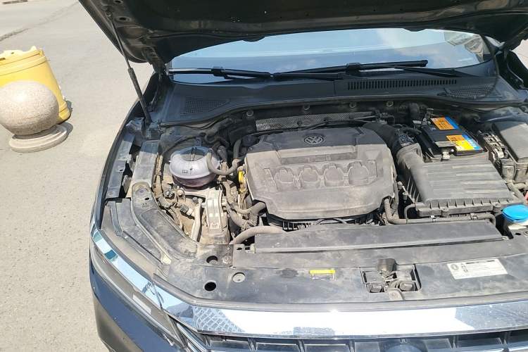 Used Volkswagen Passat 2020 330TSI Elite Edition China VI Engine Bay Right