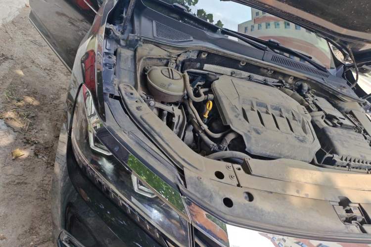 Used Volkswagen Passat 2020 Revised Version 330TSI Luxury Edition China VI Standard Engine Bay Right