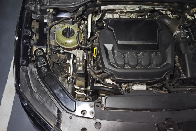 Used Volkswagen Passat 2020 Revised Version 330TSI Luxury Edition China VI Standard Engine Bay Right