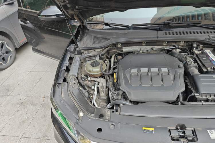 Used Volkswagen Passat 2020 330TSI Elite Edition China VI Engine Bay Right