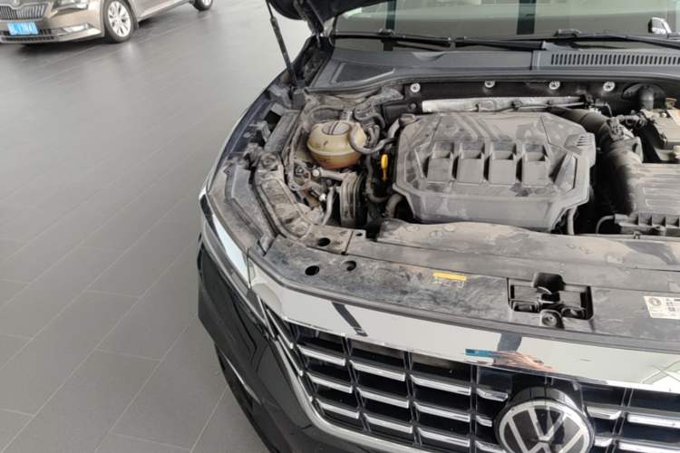 Used Volkswagen Passat 2020 Revised Version 330TSI Luxury Edition China VI Standard Engine Bay Right