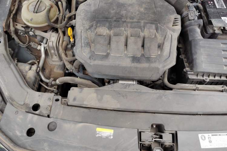 Used Volkswagen Passat 2020 Revised Version 330TSI Luxury Edition China VI Standard Engine Bay Right