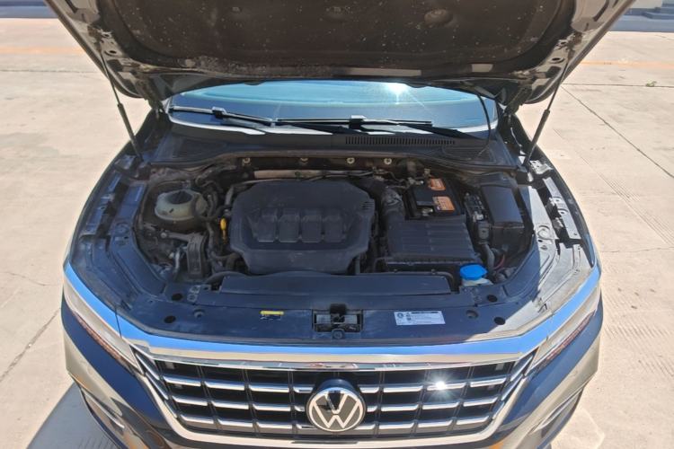 Used Volkswagen Passat 2020 Revised Version 330TSI Luxury Edition China VI Standard Engine Bay