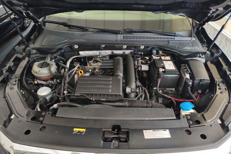 Used Volkswagen Passat 2020 Revised Version 280TSI Business Edition China VI Standard Engine Bay