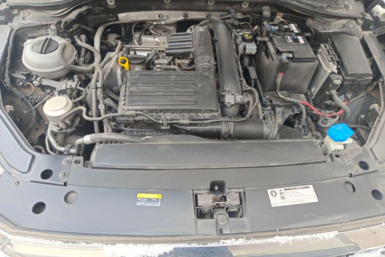 Used Volkswagen Passat 2020 Revised Version 280TSI Business Edition China VI Standard Engine Bay