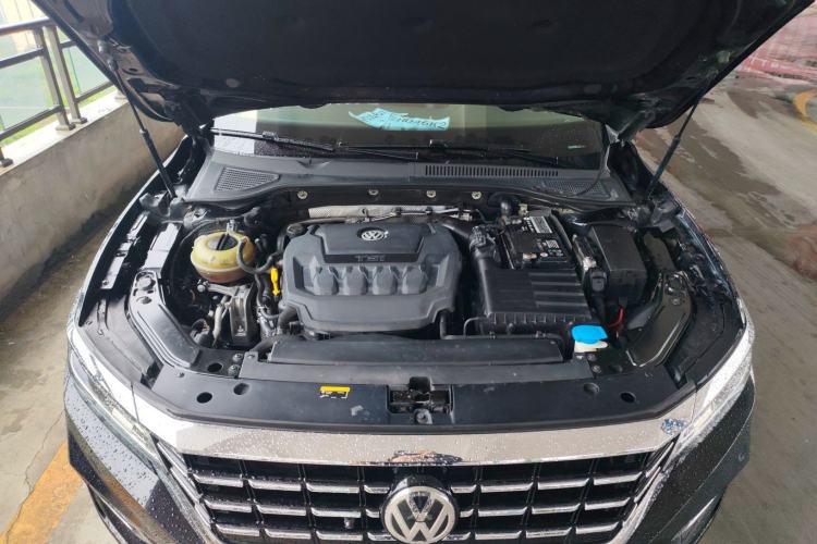 Used Volkswagen Passat 2020 330TSI Luxury Edition China VI Engine Bay