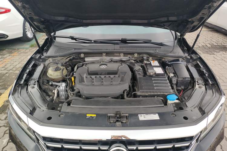 Used Volkswagen Passat 2020 330TSI Luxury Edition China VI Engine Bay
