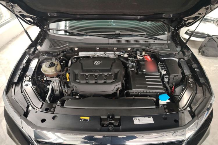 Used Volkswagen Passat 2020 330TSI Elite Edition China VI Engine Bay