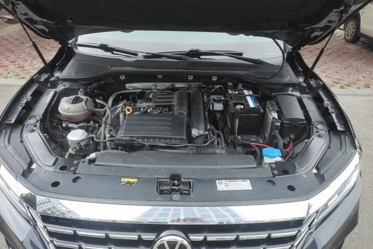 Used Volkswagen Passat 2020 Revised Version 280TSI Business Edition China VI Standard Engine Bay