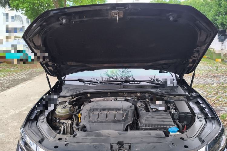 Used Volkswagen Passat 2020 Revised Version 330TSI Luxury Edition China VI Standard Engine Bay
