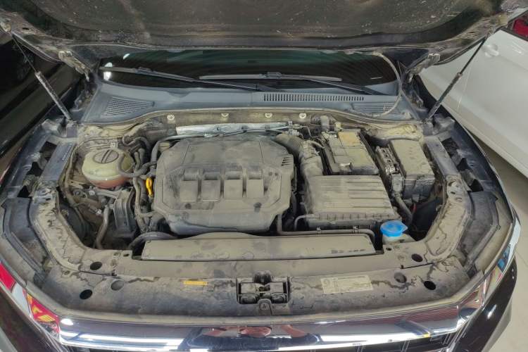 Used Volkswagen Passat 2020 Facelift 330TSI Elite Edition China VI Standard Engine Bay