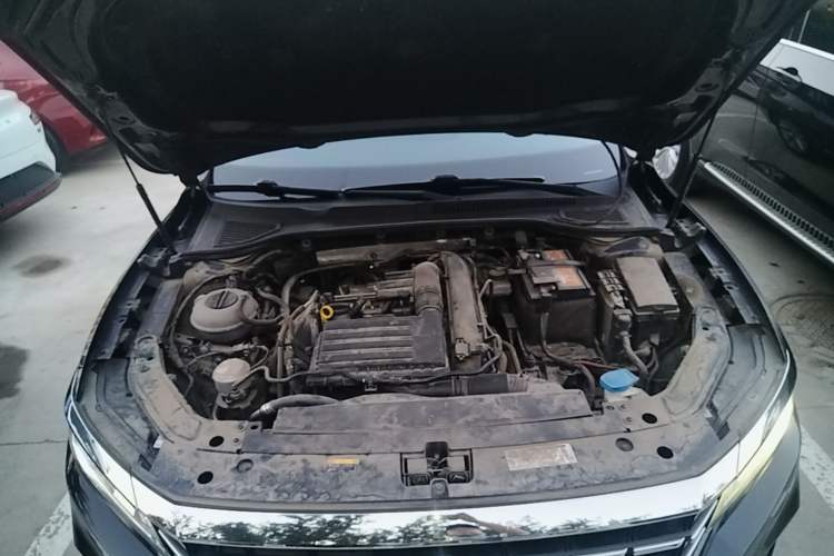 Used Volkswagen Passat 2020 Revised Version 280TSI Elite Edition China VI Standard Engine Bay