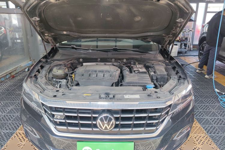 Used Volkswagen Passat 2020 Revised Version 330TSI Luxury Edition China VI Standard Engine Bay