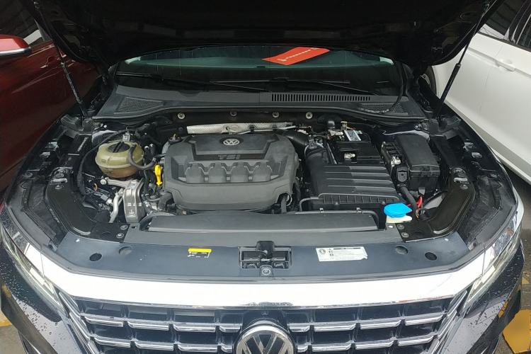 Used Volkswagen Passat 2020 330TSI Luxury Edition China VI Engine Bay