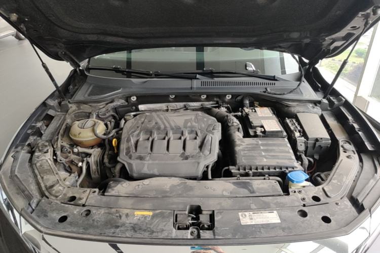 Used Volkswagen Passat 2020 Revised Version 330TSI Luxury Edition China VI Standard Engine Bay