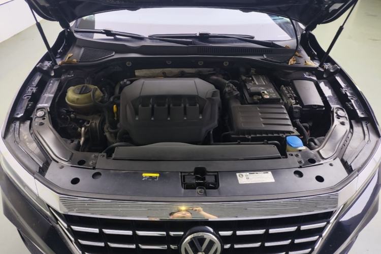 Used Volkswagen Passat 2020 330TSI Luxury Edition China VI Engine Bay