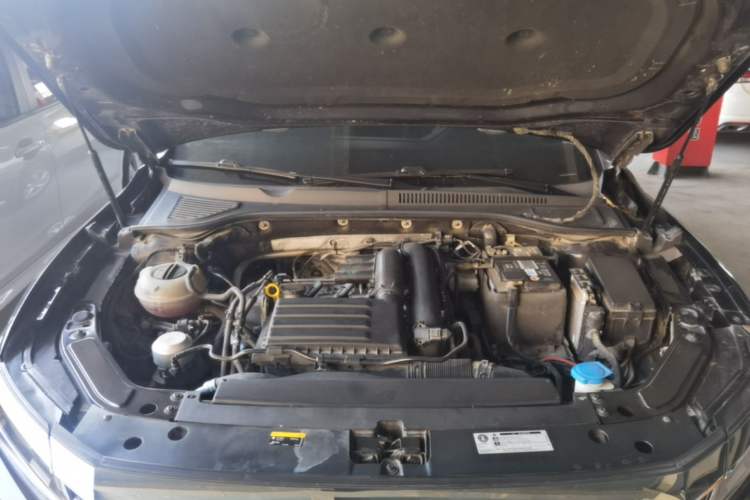 Used Volkswagen Passat 2020 Revised Version 280TSI Business Edition China VI Standard Engine Bay